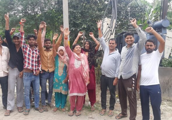 खुले में रखा ट्रांसफार्मर हादसों को दे रहा न्यौता, जताया विरोध